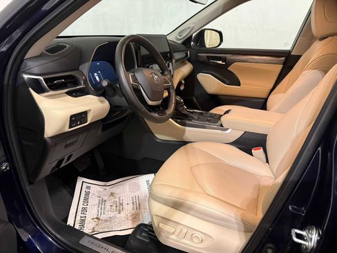 Used 2024 Toyota Highlander Limited image 19