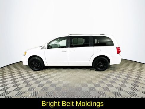 Used 2019 Dodge Grand Caravan SXT image 6