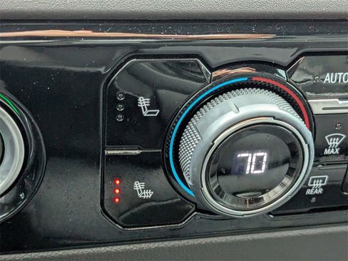 Used 2024 Chevrolet Silverado 1500 LT image 22