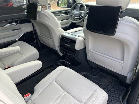 Used 2024 Jeep Wagoneer Series III w/ Premium Group I image 22