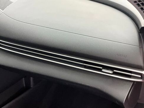 Used 2021 Hyundai Elantra SEL w/ Convenience + Premium Package FWD image 11