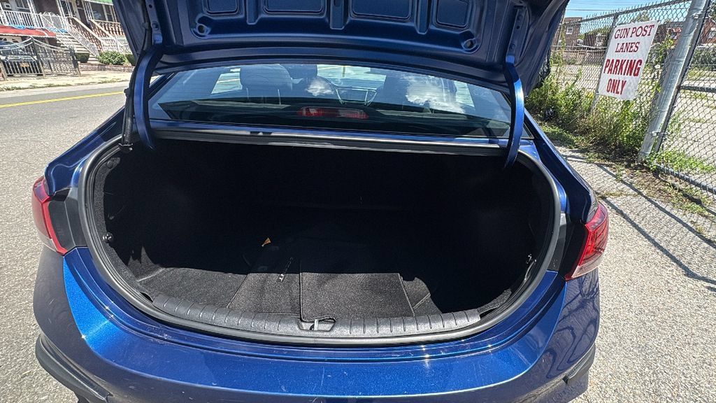 Used 2022 Hyundai Accent SE w/ Cargo Package FWD image 30