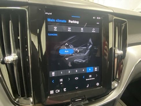 Used 2024 Volvo XC60 T8 Core image 23