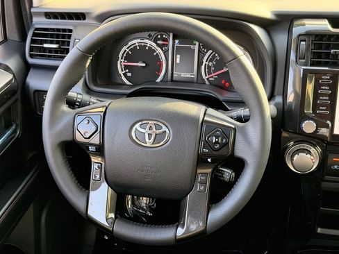 Certified 2022 Toyota 4Runner TRD Off-Road Premium w/ Moonroof Package AWD/4WD image 18