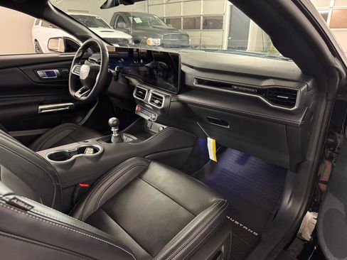 Used 2025 Ford Mustang GT Premium image 30