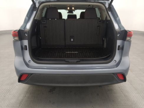 Used 2020 Toyota Highlander LE image 29