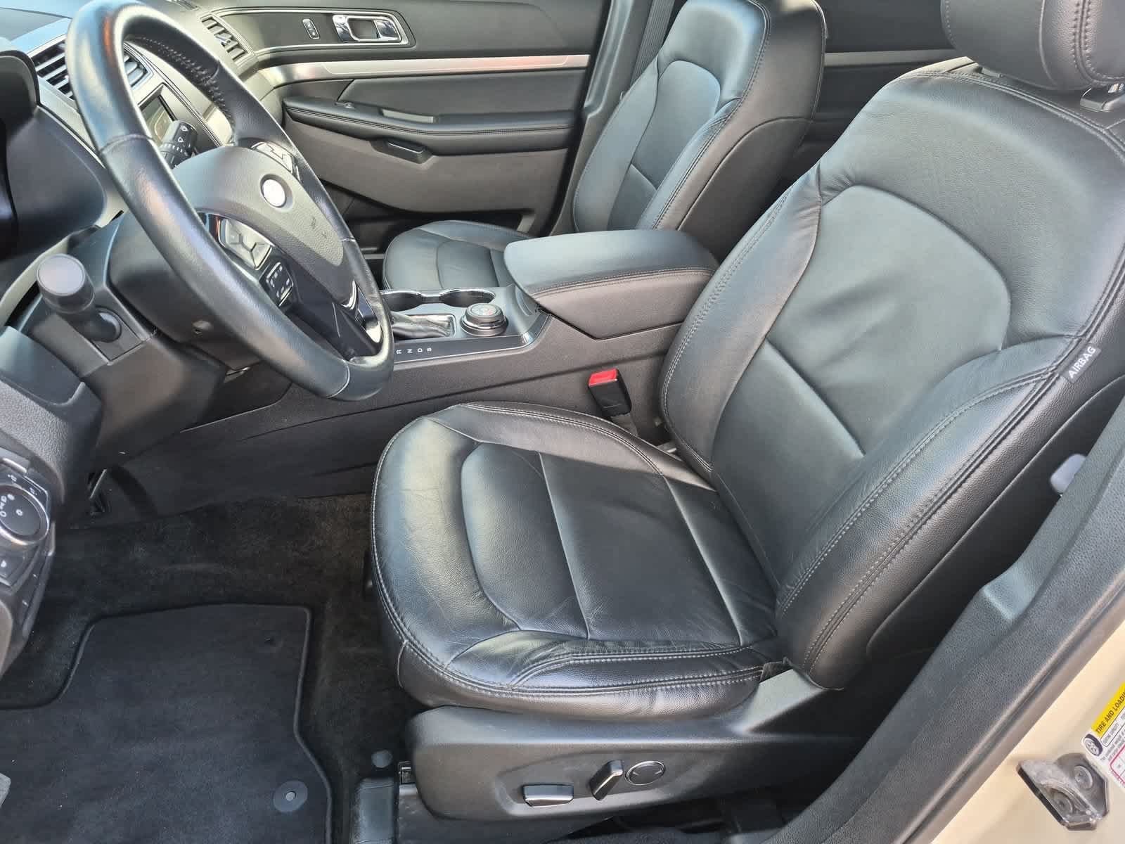 Used 2018 Ford Explorer XLT w/ Equipment Group 202A AWD/4WD image 16