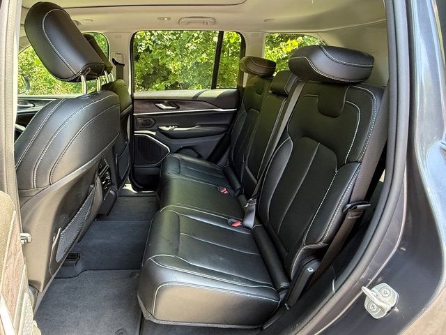 Used 2023 Jeep Grand Cherokee Limited AWD/4WD image 16