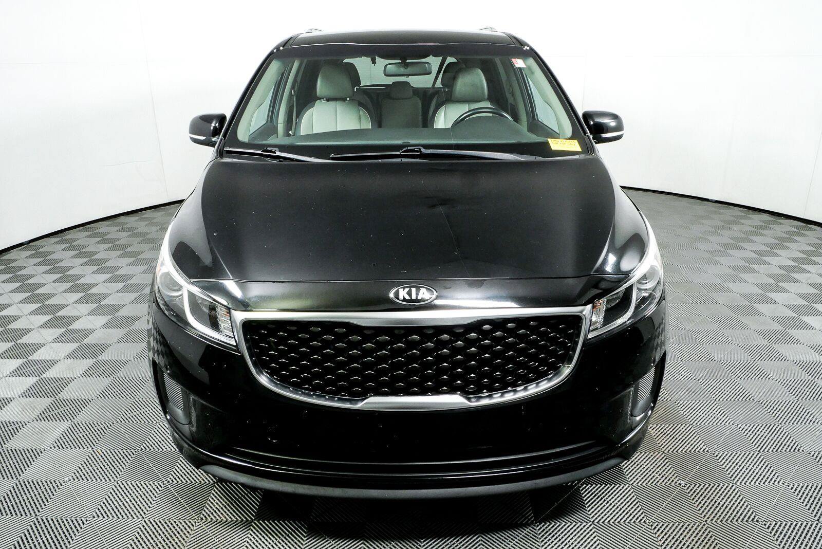 Used 2017 Kia Sedona LX w/ LX Essentials Premium Package FWD image 25