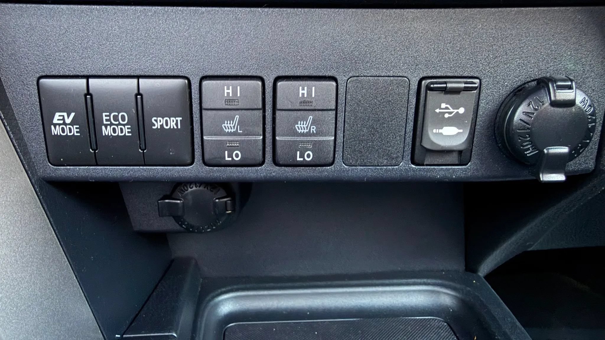 Used 2017 Toyota RAV4 Limited w/ Advanced Technology Package AWD/4WD image 18