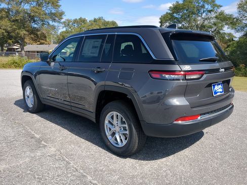 New 2025 Jeep Grand Cherokee Laredo X w/ Luxury Tech Group I image 5