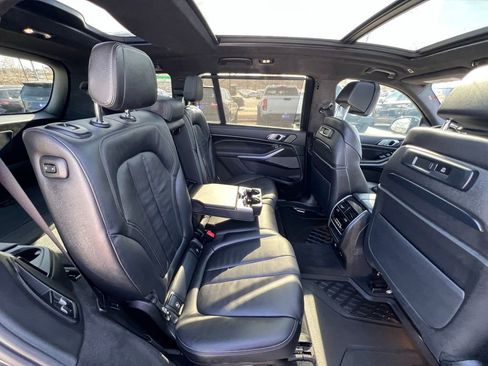 Used 2022 BMW X7 M50i image 32