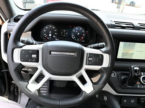Used 2023 Land Rover Defender 90 X-Dynamic SE AWD/4WD image 25