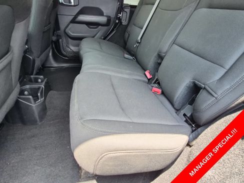 Certified 2019 Jeep Wrangler Unlimited Sahara AWD/4WD image 36