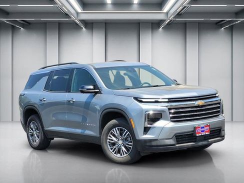 Used 2024 Chevrolet Traverse LT AWD/4WD image 1