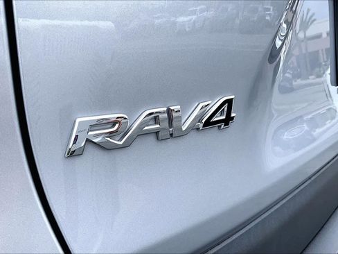 Used 2024 Toyota RAV4 XLE AWD/4WD image 9