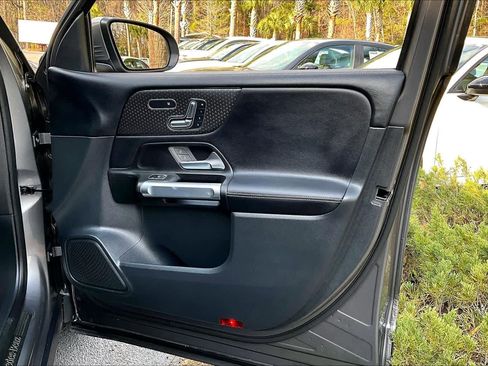 Used 2026 Mercedes-Benz GLB 250 4MATIC image 22