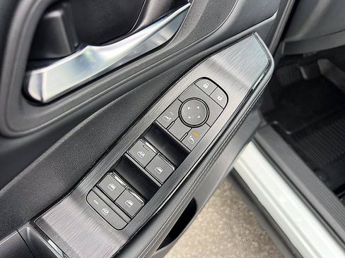 Certified 2025 Nissan Rogue SV w/ SV Premium Package FWD image 21