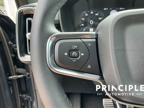 Certified 2022 Volvo XC40 T4 R-Design w/ Advanced Package FWD image 20