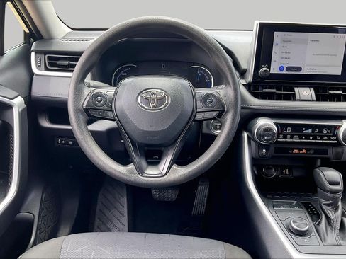 Used 2025 Toyota RAV4 XLE AWD/4WD image 6