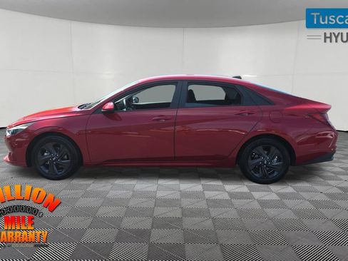 Used 2022 Hyundai Elantra SEL w/ Cargo Package FWD image 4