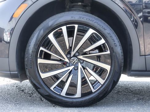 Certified 2023 Volkswagen ID.4 Pro S Plus image 18
