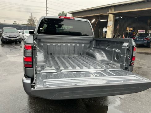Used 2025 Nissan Frontier SV image 23