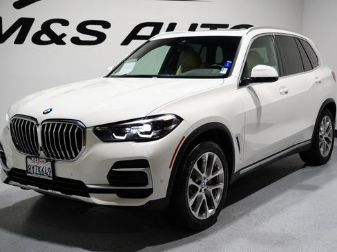 Used 2022 BMW X5 xDrive40i w/ Parking Assistance Package image 3