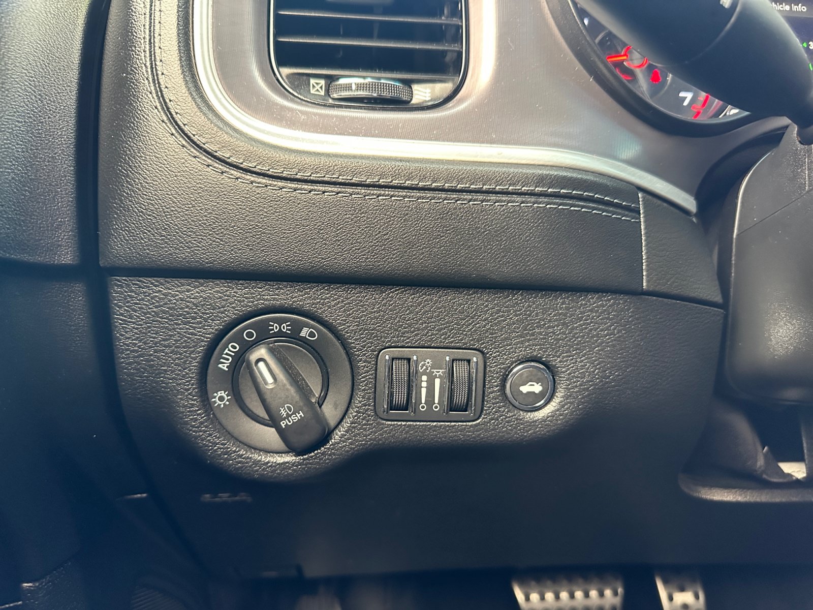 Used 2022 Dodge Charger R/T w/ Plus Group RWD image 17