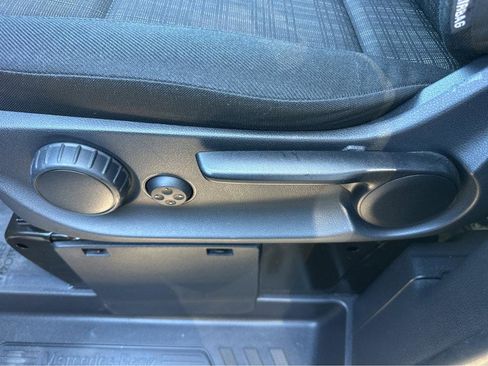 Used 2016 Mercedes-Benz Metris Passenger image 29