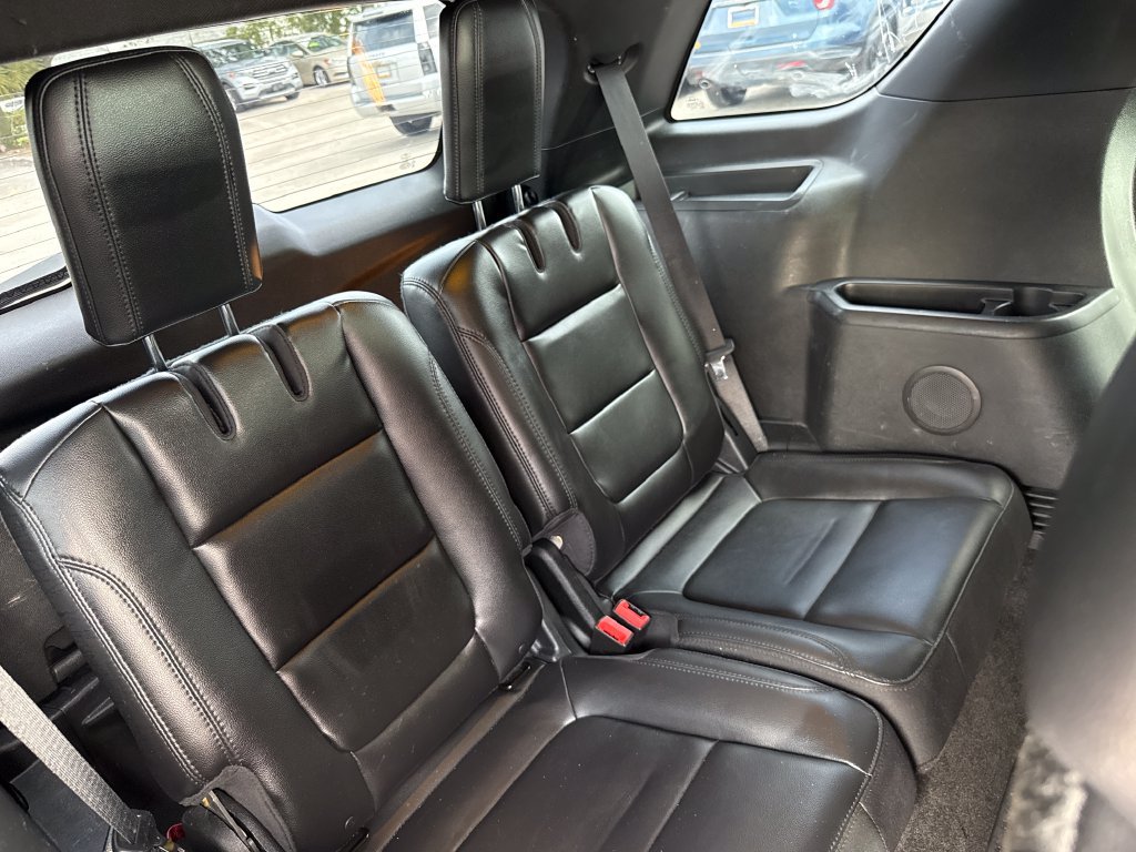 Used 2017 Ford Explorer XLT w/ Equipment Group 202A FWD image 27
