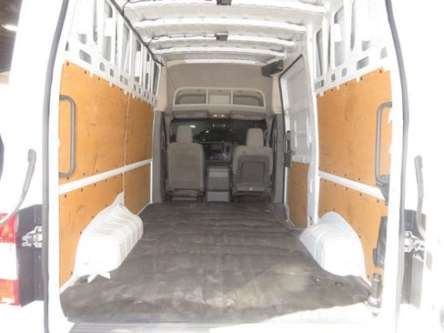 Used 2019 Nissan NV 2500 SV image 19