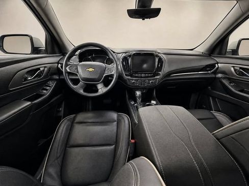 Used 2023 Chevrolet Traverse Premier FWD image 11
