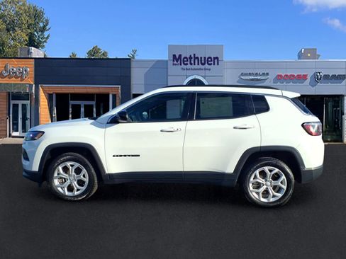 Used 2024 Jeep Compass Latitude AWD/4WD image 7