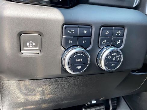 Used 2022 GMC Sierra 1500 AT4 w/ AT4 Premium Package AWD/4WD image 14