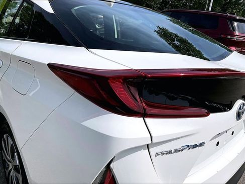 Certified 2021 Toyota Prius Prime XLE w/ Carpet Mat Package (TMS) FWD image 32
