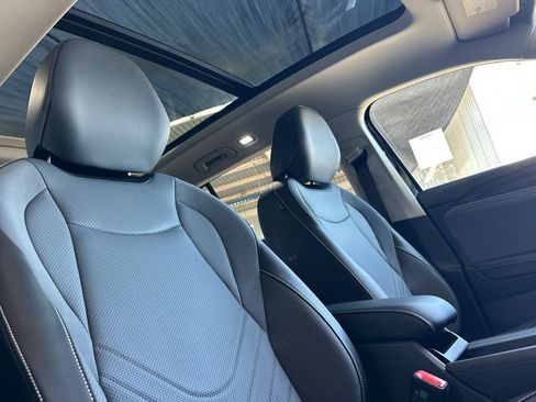 New 2026 Volkswagen Tiguan SE FWD image 15