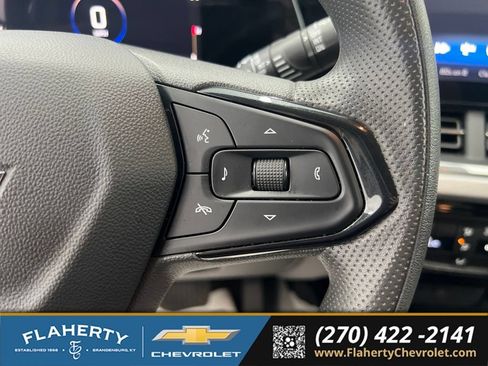 Used 2025 Chevrolet Trax LT FWD image 24