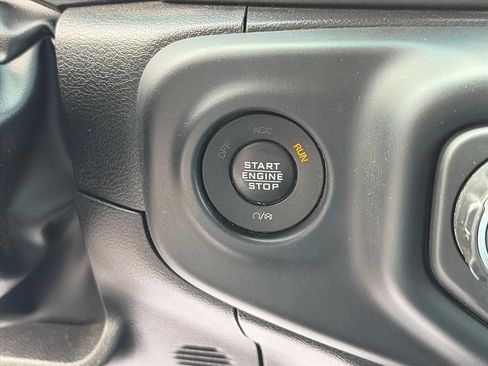 Used 2023 Jeep Gladiator Sport AWD/4WD image 10