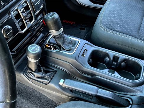 Used 2021 Jeep Wrangler Unlimited Sport image 15