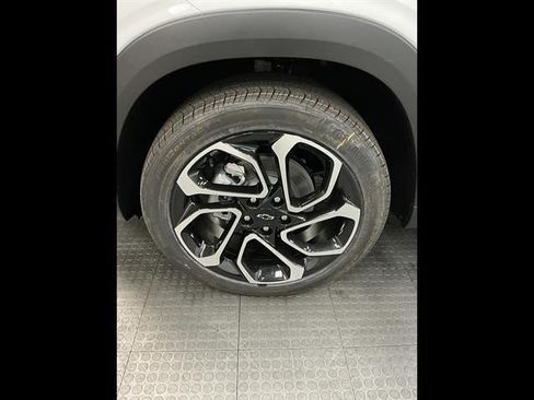 New 2026 Chevrolet Trax RS w/ Sunroof Package FWD image 34