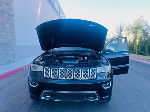 Used 2017 Jeep Grand Cherokee Overland AWD/4WD image 2