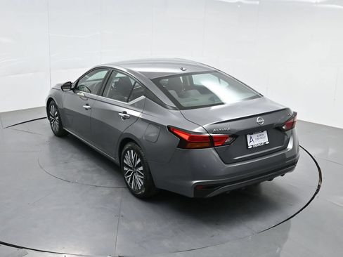 Used 2024 Nissan Altima 2.5 SV FWD image 46