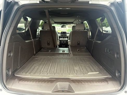 Used 2023 GMC Yukon XL SLT w/ SLT Premium Package AWD/4WD image 18
