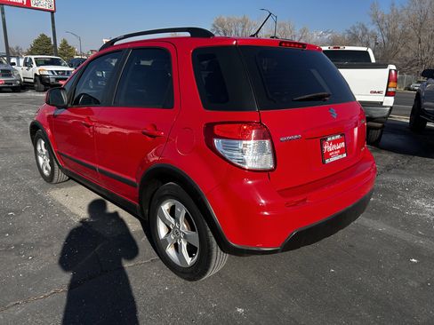 Used 2011 Suzuki SX4 AWD Hatchback image 4