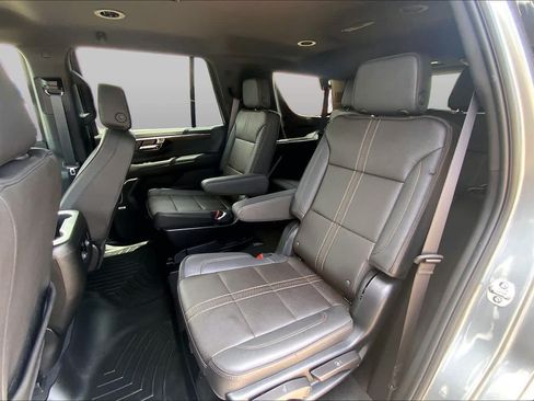 Used 2025 Chevrolet Tahoe High Country AWD/4WD image 41