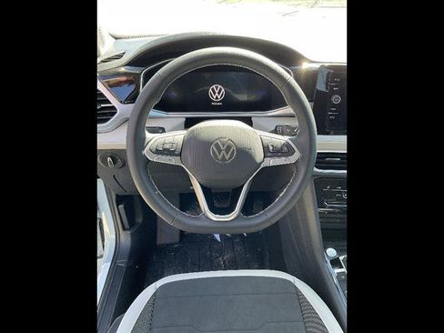 New 2026 Volkswagen Taos SE AWD/4WD image 8