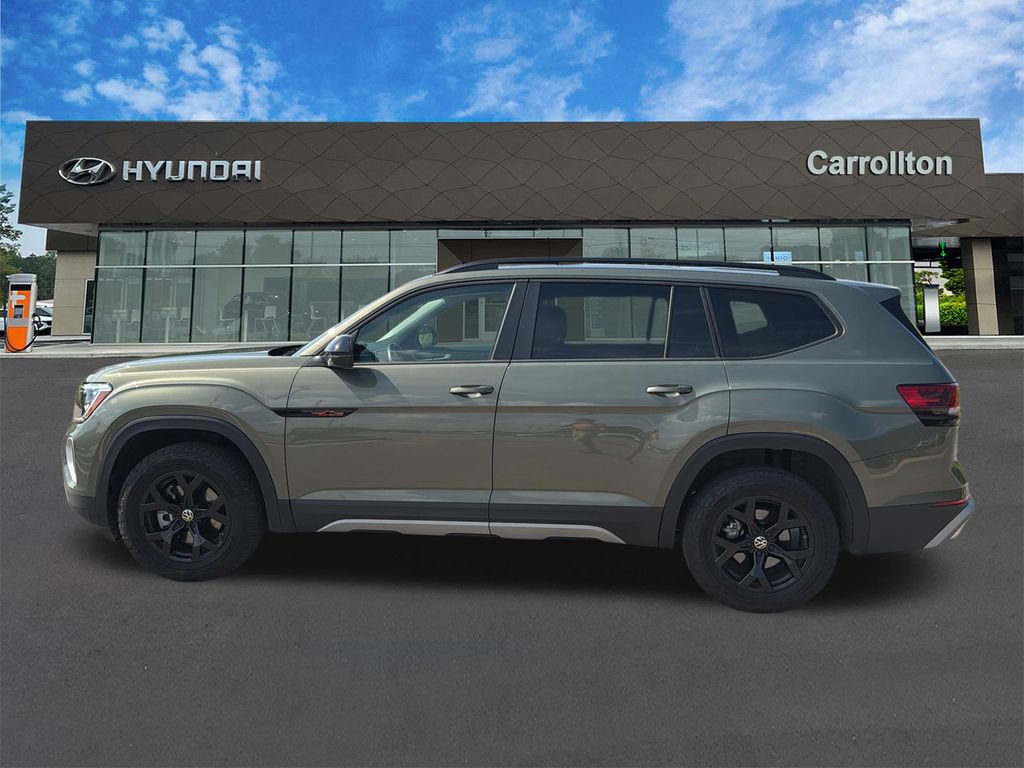 Used 2025 Volkswagen Atlas Peak Edition SE AWD/4WD image 8