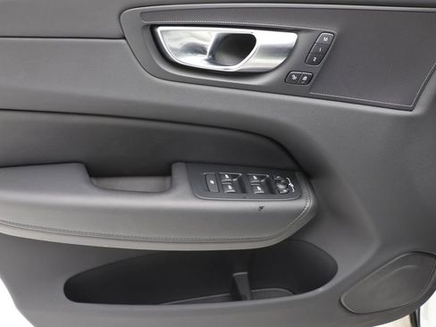 Used 2025 Volvo XC60 B5 Core AWD/4WD image 16