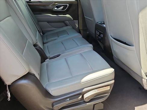 Certified 2022 Chevrolet Suburban LT w/ Luxury Package AWD/4WD image 28